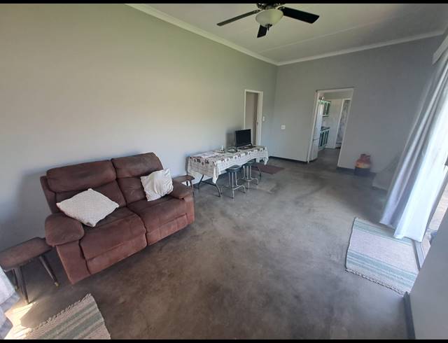 1 BEDROOM FLAT TO LET IN THREE RIVERS